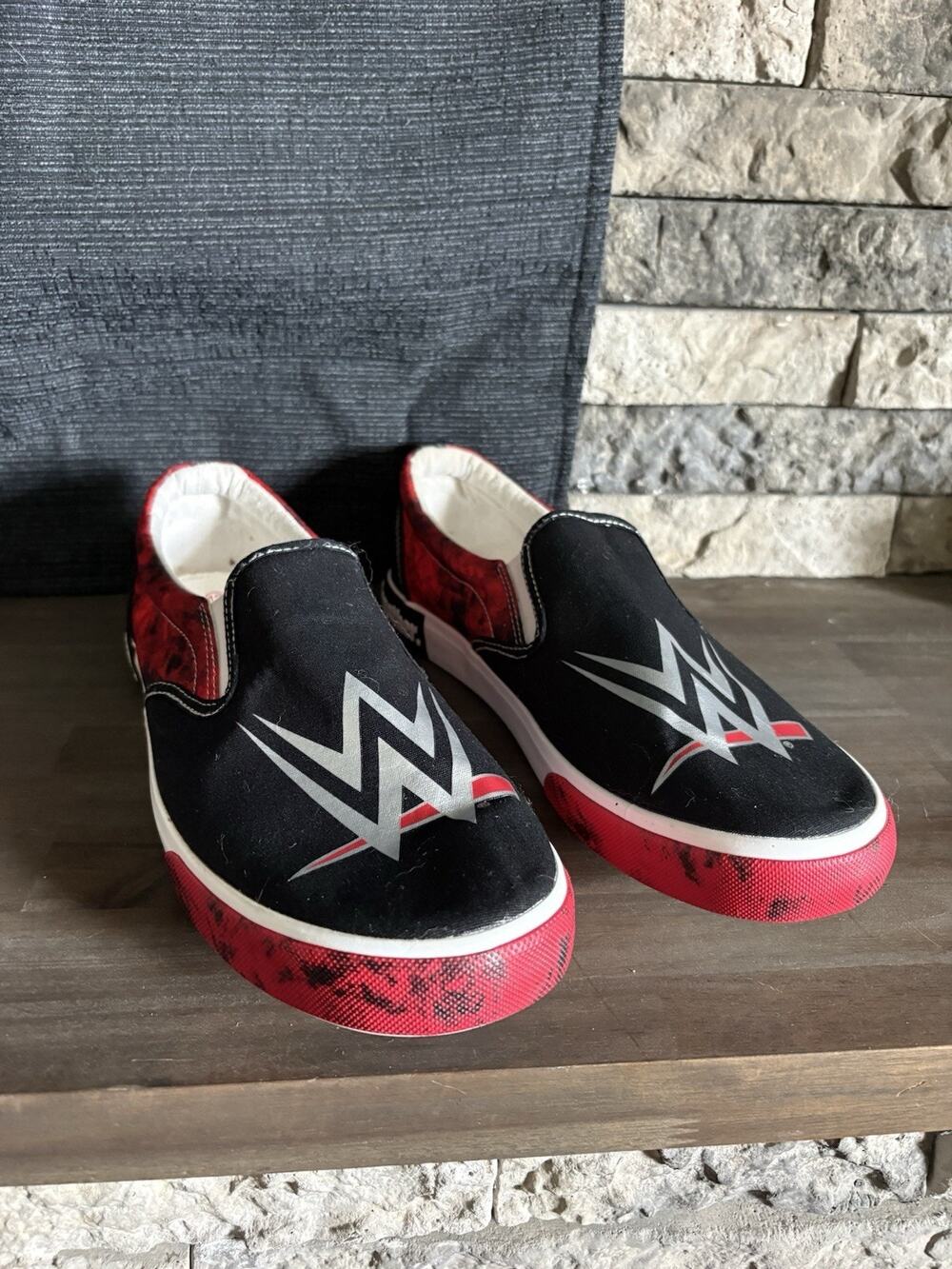 WWE Ground Up Men’s Slip On Canvas Shoes Sneakers Slippers Size 12 Black Red